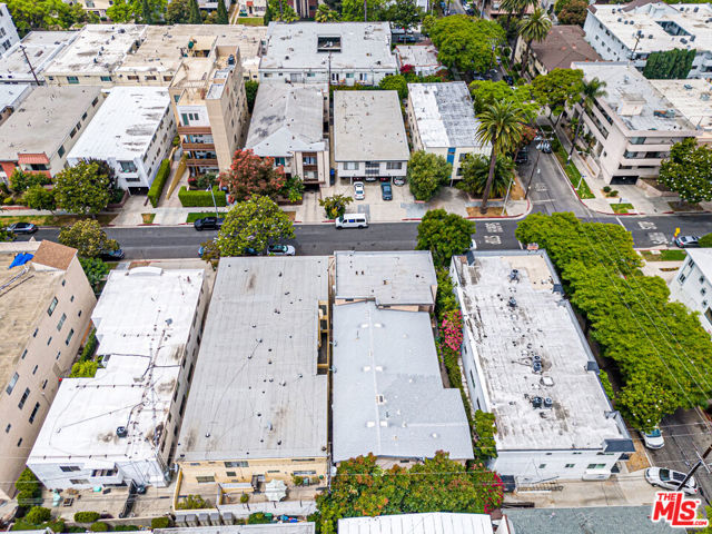 553 N Flores Street, West Hollywood CA: https://media.crmls.org/mediaz/fadf6a65-d730-4a77-89d3-729e496cb64c.jpg