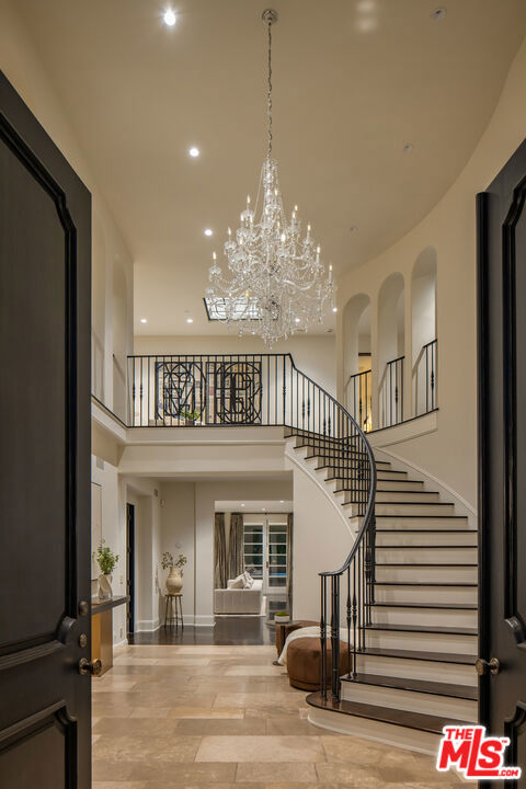 706 N Crescent Drive, Beverly Hills CA: https://media.crmls.org/mediaz/fae0381c-5cb0-48c8-a3ac-d4a4bb38b525.jpg