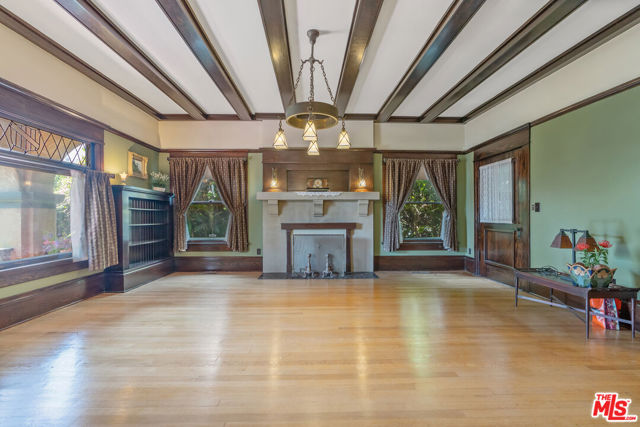 1049 Elden Avenue, Los Angeles CA: https://media.crmls.org/mediaz/fae05232-34cc-4b27-b075-e780f719b51c.jpg
