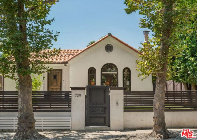 729 N Stanley Avenue, Los Angeles CA: https://media.crmls.org/mediaz/fae09434-d168-41af-8650-7eb27970e865.jpg