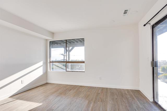 752 Monserate Ave, Chula Vista CA: https://media.crmls.org/mediaz/fae0a78b-6ddb-44e2-a184-8e8e037d875e.jpg