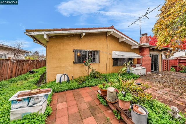 1246 Otis Dr, Alameda CA: https://media.crmls.org/mediaz/fae0c006-d1a0-4f59-9c76-85132796e75e.jpg