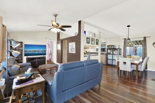 Detail Gallery Image 4 of 29 For 2750 Wheatstone St #203,  San Diego,  CA 92111 - 3 Beds | 2 Baths