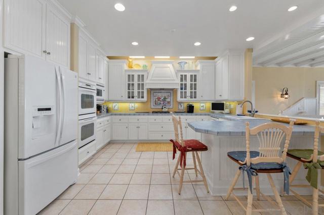 2740 Ocean Front Walk, San Diego CA: https://media.crmls.org/mediaz/fae0e102-b5ee-475f-85f3-610ca38a261c.jpg