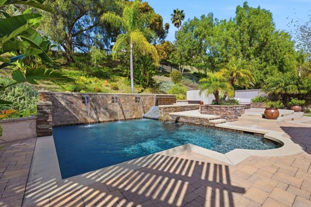 Detail Gallery Image 4 of 55 For 6161 Paseo Tienda, Carlsbad,  CA 92009 - 4 Beds | 3/1 Baths