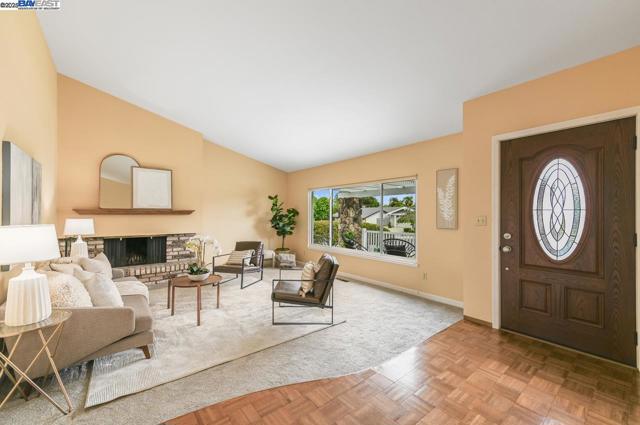 1047 Innsbruck St, Livermore CA: https://media.crmls.org/mediaz/fae1b496-1803-491e-a518-506014de17f2.jpg