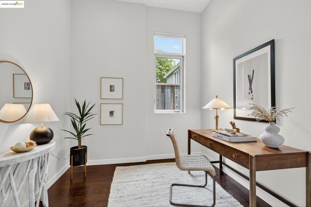 678 Walavista Ave, Oakland CA: https://media.crmls.org/mediaz/fae20c9f-1732-4eff-b901-f050c1a43476.jpg