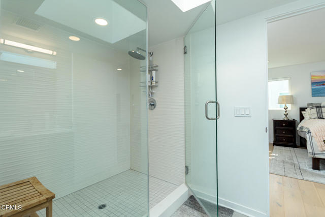 11594 Riverside Drive, North Hollywood CA: https://media.crmls.org/mediaz/fae291d4-c5bd-4b94-bdf0-7e5fb7c658c5.jpg
