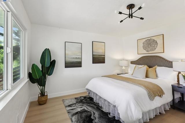 1218 Lattie Ln, Mill Valley CA: https://media.crmls.org/mediaz/fae2a5b6-e2f9-43f9-9612-63e5bc26b324.jpg