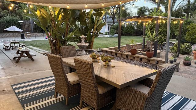 1654 Palomino Ln, Escondido CA: https://media.crmls.org/mediaz/fae30b60-451f-4a47-b766-fb4d00a77bb0.jpg