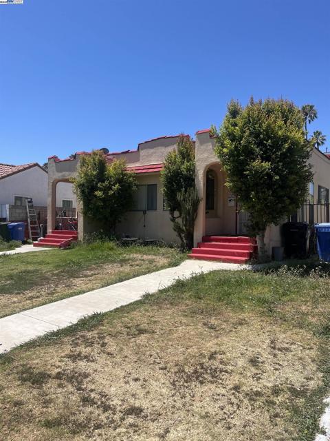 5419 S Harcourt Ave, Los Angeles CA: https://media.crmls.org/mediaz/fae3159b-6e29-4ce0-8a1b-931fb2b27fda.jpg