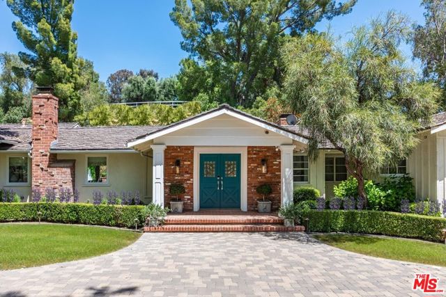 5840 Round Meadow Road, Hidden Hills CA: https://media.crmls.org/mediaz/fae32f5c-de32-40e7-a8d8-e0e2b89d4487.jpg