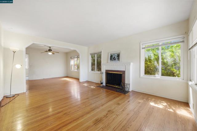 10536 Sheldon St, Oakland CA: https://media.crmls.org/mediaz/fae34002-02e5-4537-86fc-7a8d607b542b.jpg