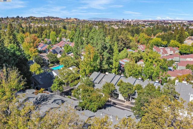 394 Camelback Rd, Pleasant Hill CA: https://media.crmls.org/mediaz/fae36012-5d6b-44a8-95f4-06fa10f5d9be.jpg