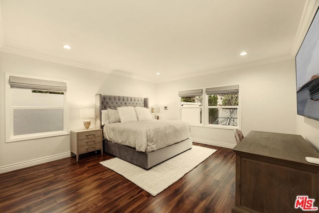 324 15th Street, Santa Monica CA: https://media.crmls.org/mediaz/fae3e463-1b5e-438f-9398-4fbccf11b14a.jpg
