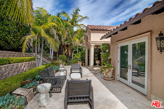 6 Bed Home for Sale in Los Angeles, California