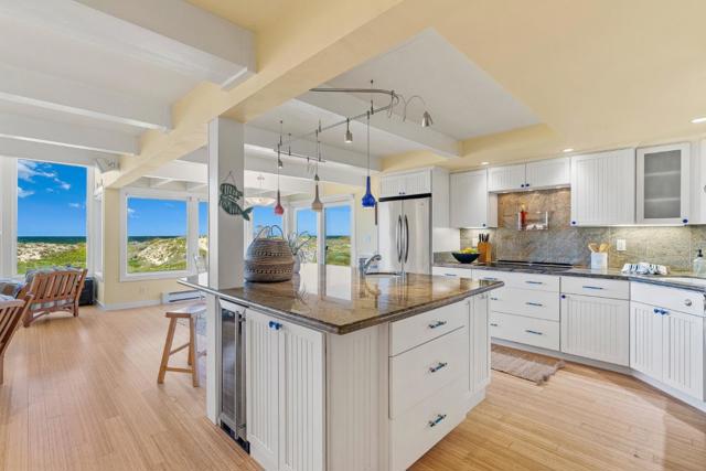 172 Monterey Dunes Way, Moss Landing CA: https://media.crmls.org/mediaz/fae49130-c3d6-450d-8089-357a26e8041d.jpg