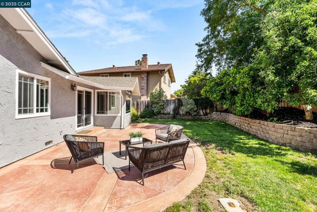 1925 Burnside Ct, Concord CA: https://media.crmls.org/mediaz/fae56d5f-6ba1-4ee4-906f-8da655cb42a4.jpg