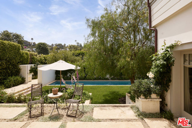 239 W Channel Road, Santa Monica CA: https://media.crmls.org/mediaz/fae6031a-53de-47f1-951a-11391885ac7c.jpg