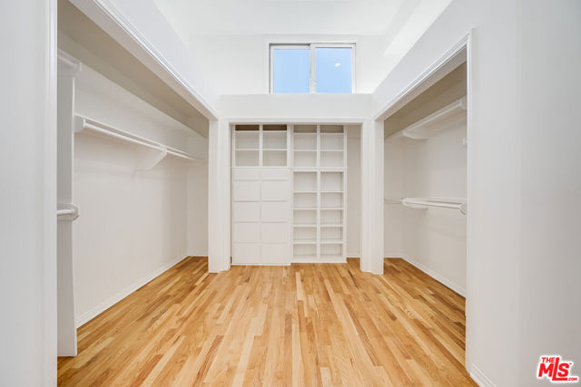 15851 Mulholland Place, Los Angeles CA: https://media.crmls.org/mediaz/fae62be4-04e2-4f34-aa39-113d69ccf392.jpg