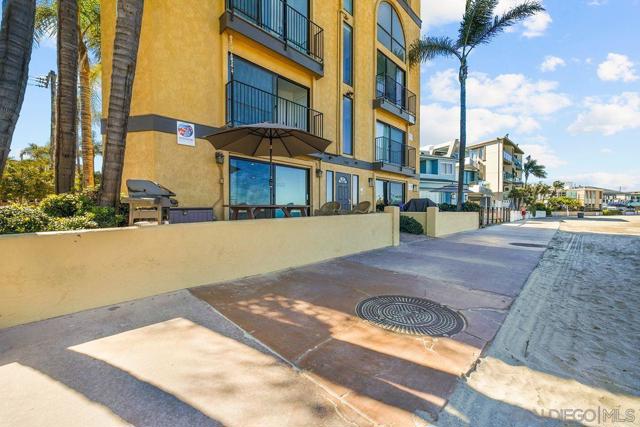 2808 Bayside Walk, San Diego CA: https://media.crmls.org/mediaz/fae63cb6-f10b-4c86-b1ae-e76e83e642e5.jpg