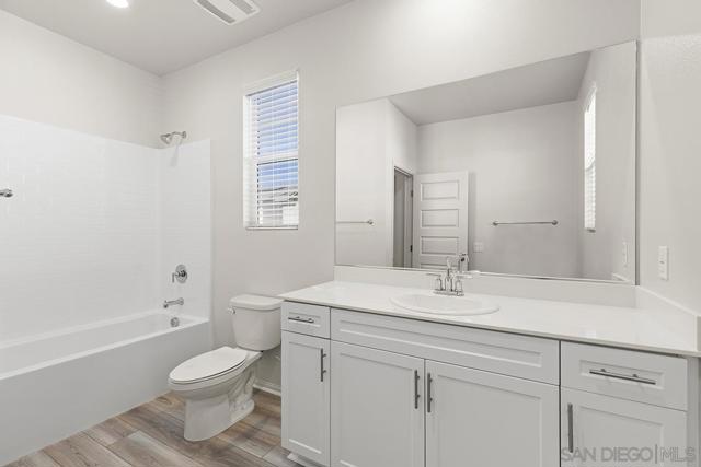 Image 32 of 40 For 40486 Melrose Dr