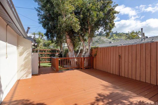 Detail Gallery Image 12 of 17 For 513 Rosemont St, La Jolla,  CA 92037 - 2 Beds | 1 Baths
