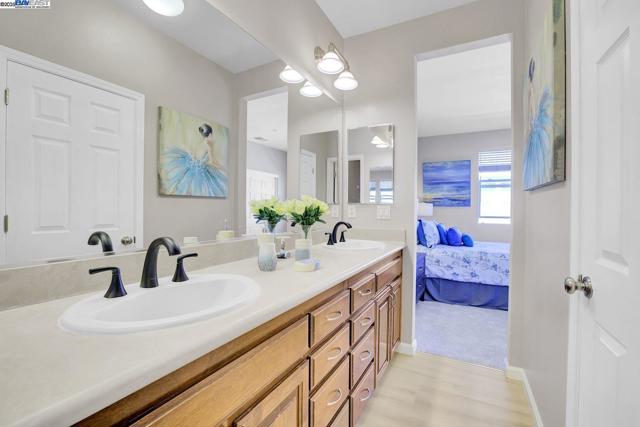 40702 Greystone Ter, Fremont CA: https://media.crmls.org/mediaz/fae6d6bb-6cab-48dc-8083-cfc7b629e979.jpg