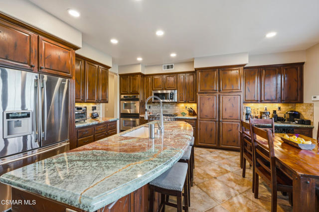 Image 28 of 51 For 490 Peter Place