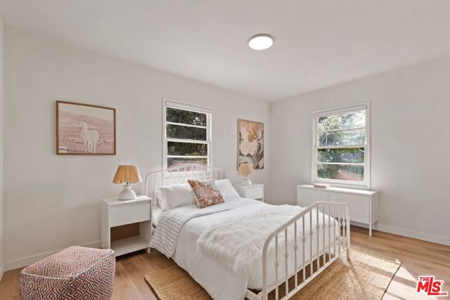 4222 Corinth Avenue, Los Angeles CA: https://media.crmls.org/mediaz/fae702ed-8819-4f49-b997-88d419c23194.jpg