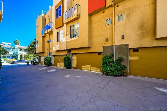 465 S Cleveland St, Oceanside CA: https://media.crmls.org/mediaz/fae7a5da-42f8-46cf-a934-c6b1f524f7a8.jpg