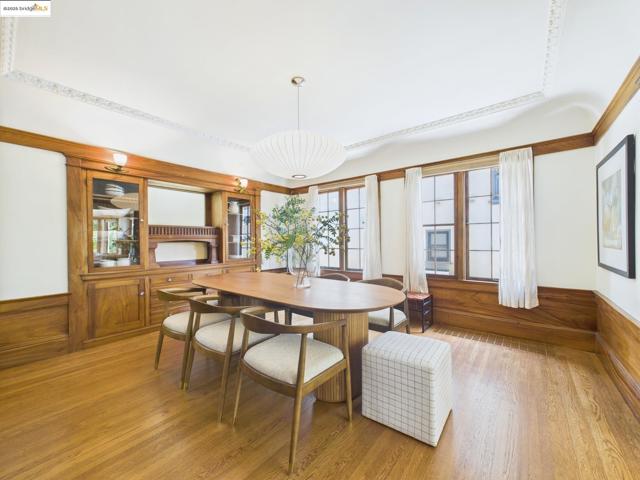 5920 Ivanhoe Rd, Oakland CA: https://media.crmls.org/mediaz/fae8a0a5-cc96-4705-b266-6630797d8e51.jpg