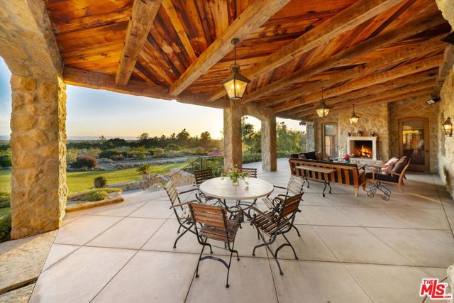 1915 Monte Alegre Drive, Carpinteria CA: https://media.crmls.org/mediaz/fae8c064-e895-48dc-bfa9-f86bf7ca3179.jpg