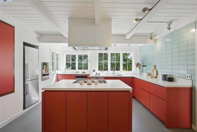 7380 Claremont Ave, Berkeley CA: https://media.crmls.org/mediaz/fae8ce42-bb7d-4214-b59d-2a7abc1d8c5d.jpg