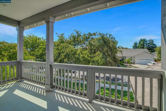 2856 Gardenside Ct, Brentwood CA: https://media.crmls.org/mediaz/fae9c318-a402-491d-aa1c-f9b8ea3c2c1e.jpg