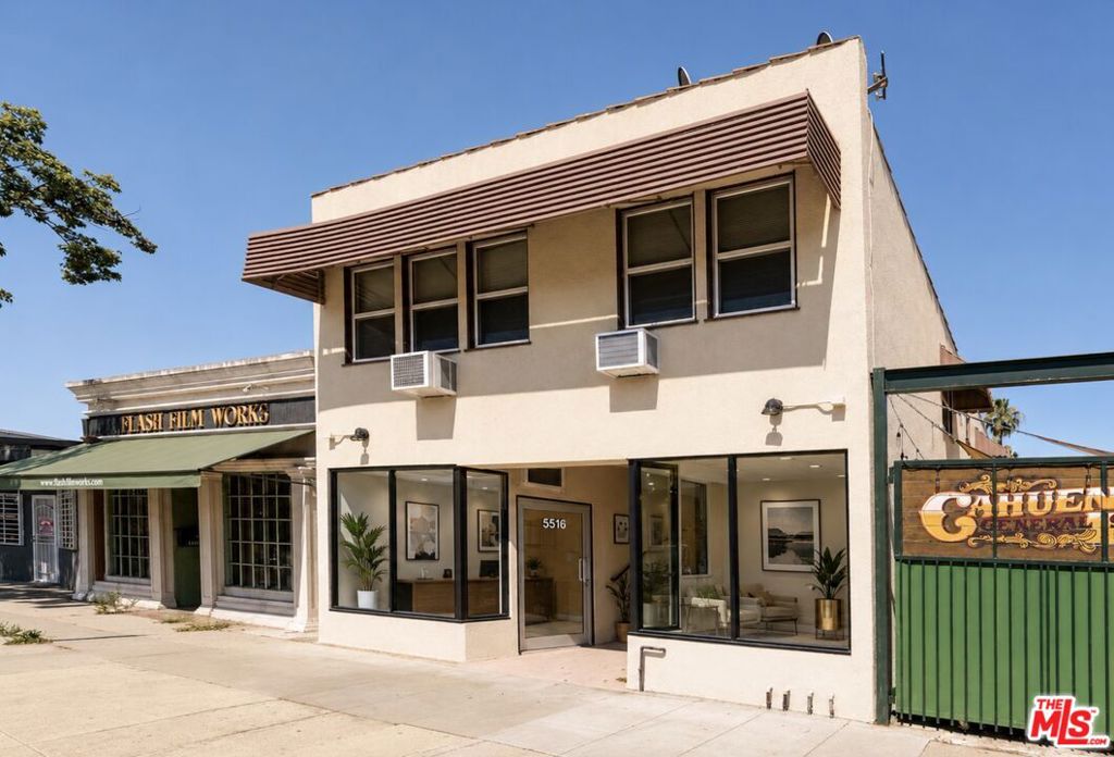1/2 N Cahuenga Boulevard