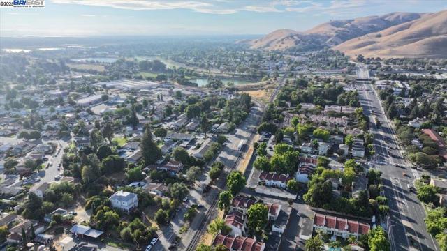 93 Catania Cmn, Fremont CA: https://media.crmls.org/mediaz/faea99dd-b621-47a3-a3ca-ebd1182c0ce6.jpg