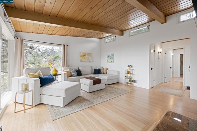 Image 10 of 39 For 256 Fairlawn Dr