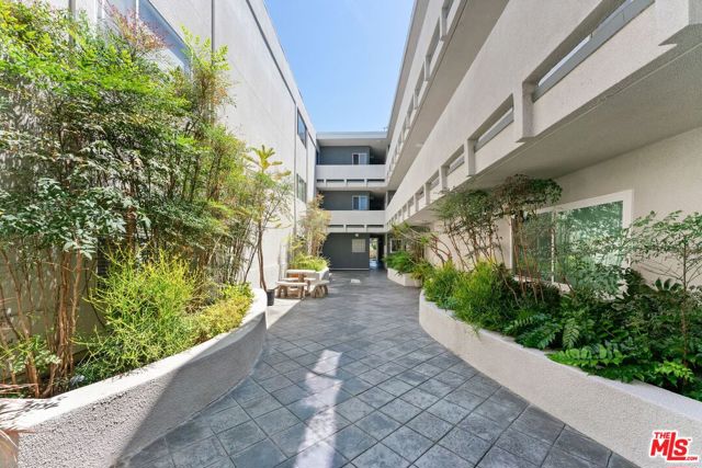 446 San Vicente Boulevard, 106 photo 26