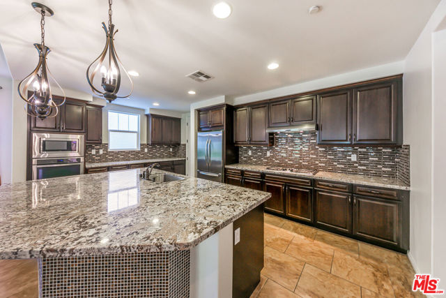 22379 Driftwood Court, Santa Clarita CA: https://media.crmls.org/mediaz/faeb0d4c-8f62-45ec-a42a-8c98219e5b16.jpg