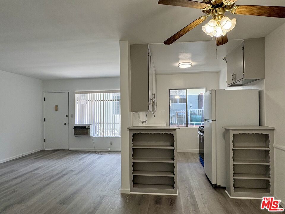 1010 N Stanley Avenue #8