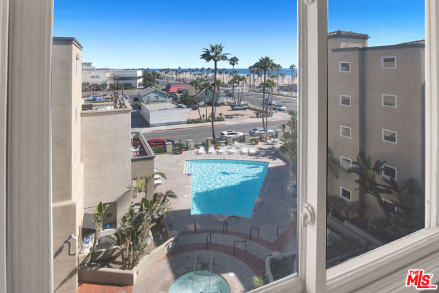 200 Pacific Coast Highway, Huntington Beach CA: https://media.crmls.org/mediaz/faeb58c9-c54d-4832-a6af-98029adf76cc.jpg