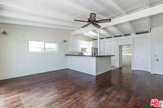 25408 Malibu Road, Malibu CA: https://media.crmls.org/mediaz/faeb98d3-71e3-40bf-9e77-1a5b114eee3b.jpg