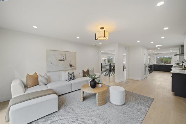 Image 11 of 51 For 4253 Mirador Dr
