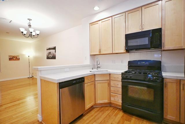 22894 Kingsford Way, Hayward CA: https://media.crmls.org/mediaz/faebe265-5315-4fb7-8921-c4f539f14ec7.jpg