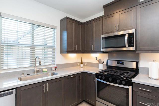 Detail Gallery Image 2 of 26 For 877 Blackstone Drive, San Marcos,  CA 92078 - 2 Beds | 2 Baths