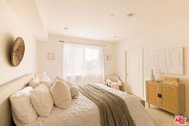 325 Arnaz Drive, Los Angeles CA: https://media.crmls.org/mediaz/faec46ca-c3f7-4b32-8054-701d03b6b926.jpg