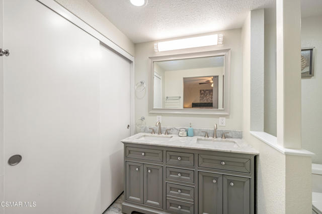 2345 Cragmont Court, Simi Valley CA: https://media.crmls.org/mediaz/faecad2c-1dc2-4212-921a-786b7367ec4e.jpg