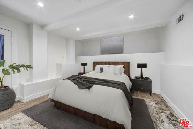 3236 Primera Avenue, Los Angeles CA: https://media.crmls.org/mediaz/faecb95b-a310-4b66-bede-b9017b4af4ca.jpg
