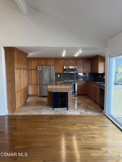 6301 Pisces Street, Agoura Hills CA: https://media.crmls.org/mediaz/faecc87c-df3e-499a-95fc-1612e22914f4.jpg